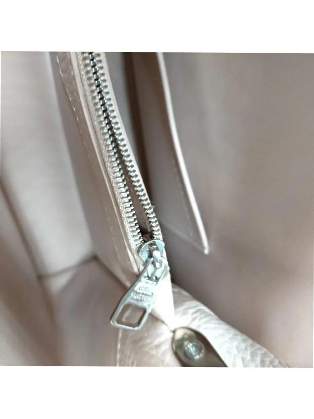 Louis Vuitton elegant louis